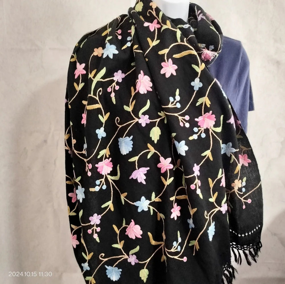 Floral Embroidered Black Shawl Scarf Multifunctional Women's OS Fringe Unbranded - Picture 1 of 7